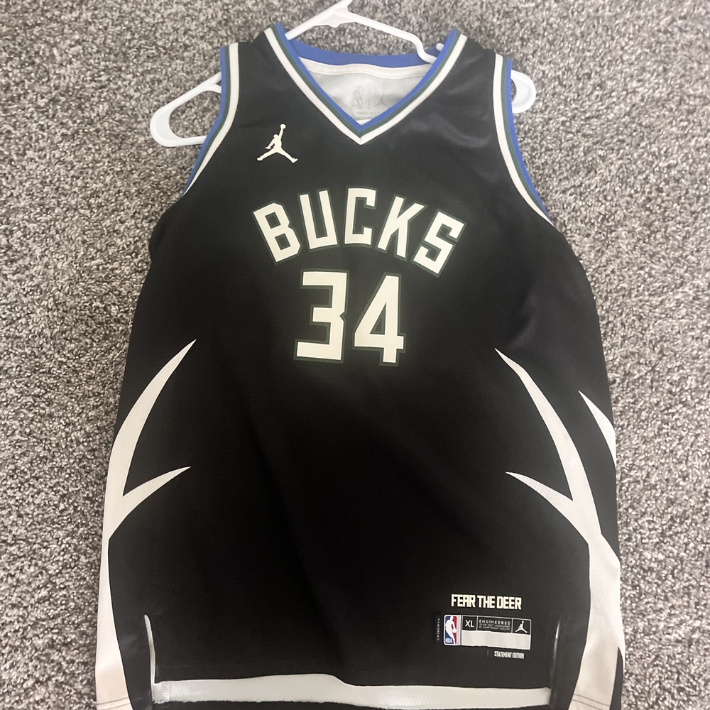Bucks Giannis Antetokounmpo Jersey  (Kids XL)